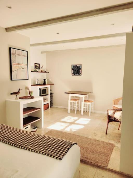 La Maison Blanche Intra-Muros Free Parking Aigues-Mortes Exterior photo